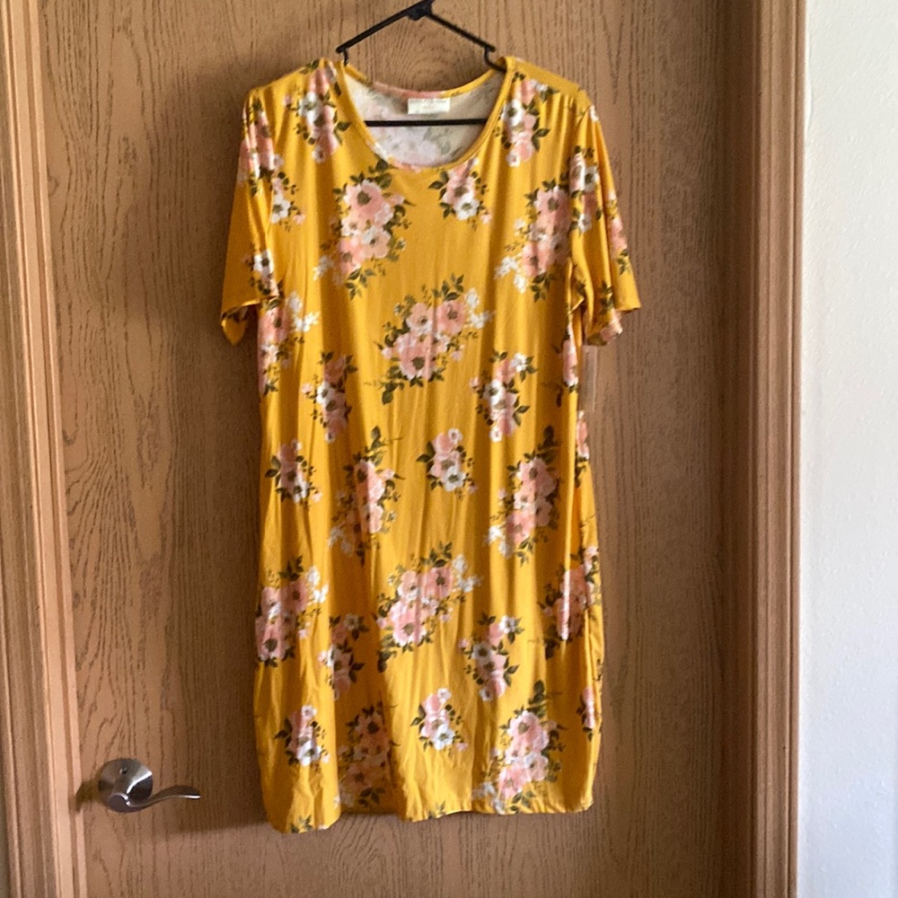 NWT Floral Dress, Size XL, 92% Polyester 8% Spandex